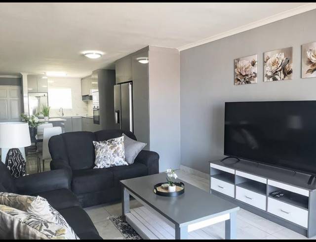 3 BEDROOM PROPERTY TO RENT IN BLOUBERG BEACHFRONT